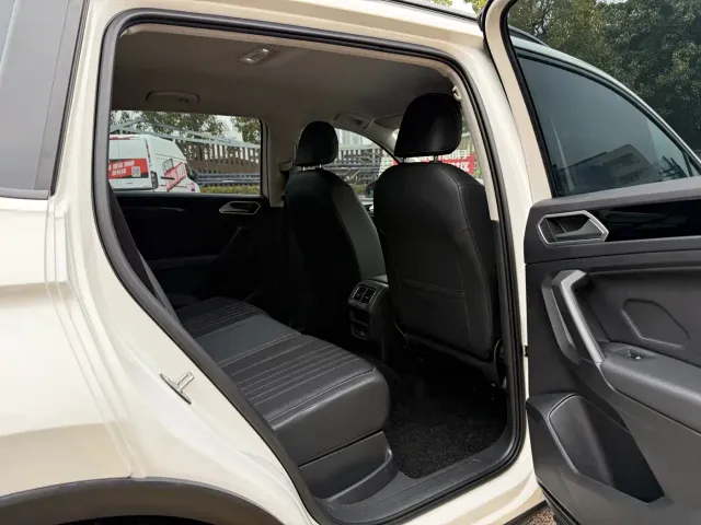 Volkswagen Tiguan L — Фото автомобиля 10