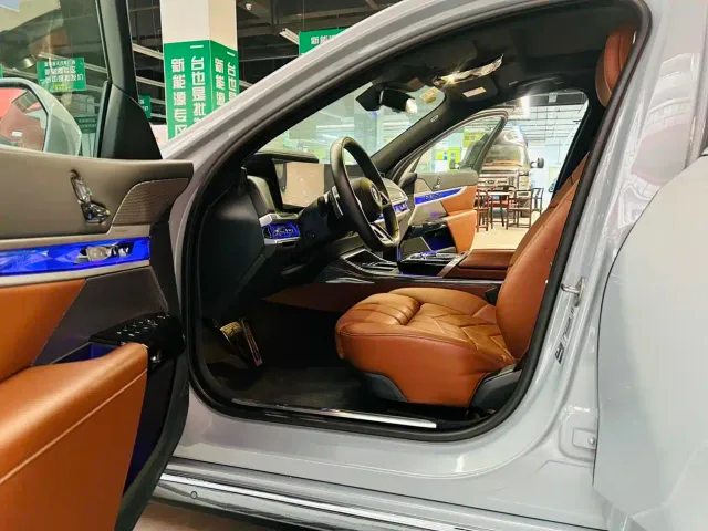 BMW 7 Series — Фото автомобиля 9