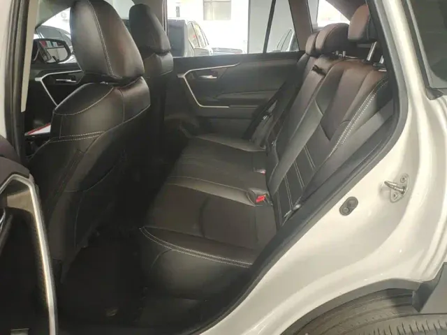 Toyota RAV4 — Фото автомобиля 16