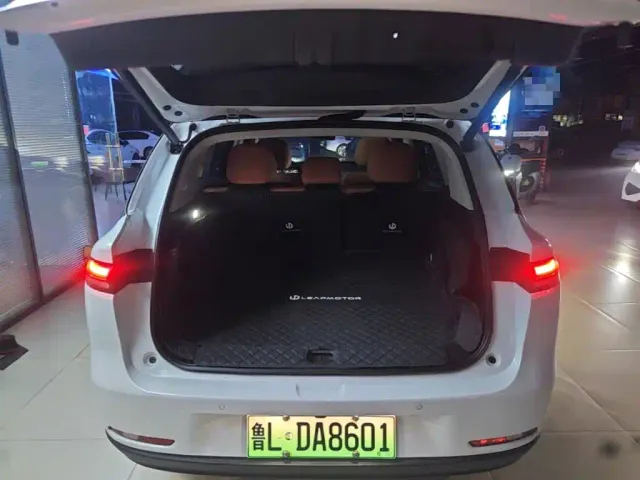 Leapmotor C10 — Фото автомобиля 18