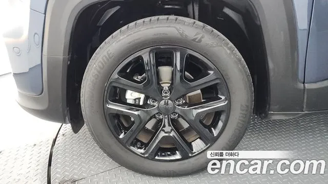 Jeep Renegade — Фото автомобиля 5