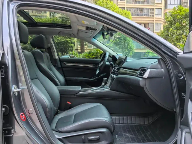 Honda Accord — Фото автомобиля 10