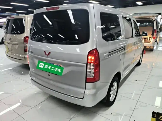 Wuling Hongguang V — Фото автомобиля 4