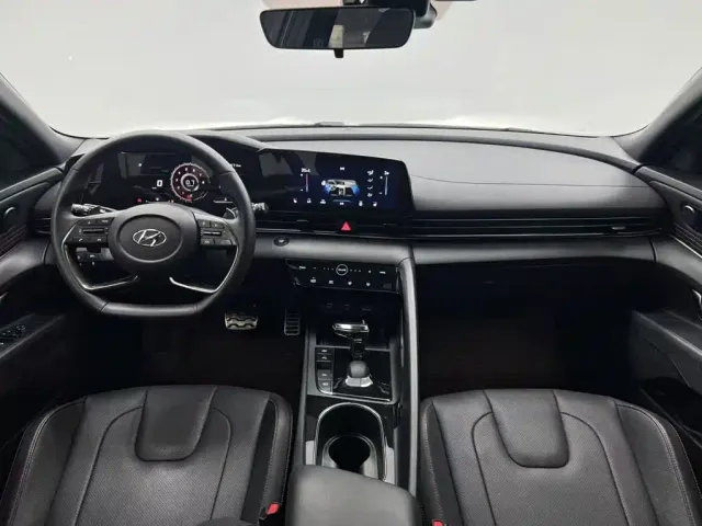Hyundai Elantra — Фото автомобиля 16