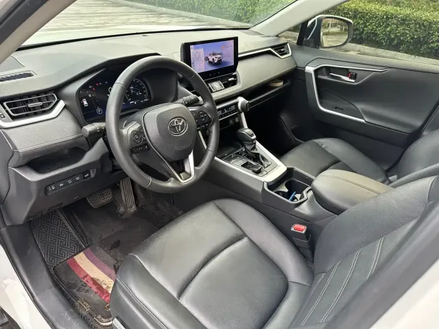 Toyota RAV4 — Фото автомобиля 9