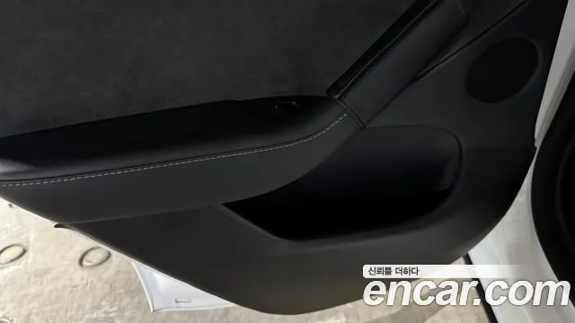 Tesla Model Y — Фото автомобиля 11