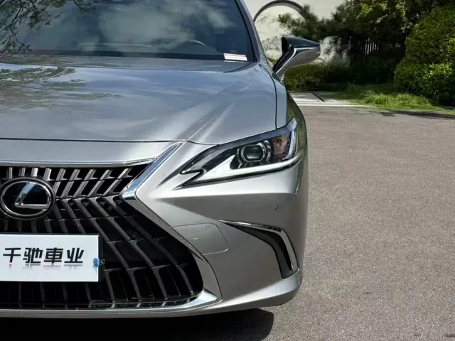 Lexus ES — Фото автомобиля 3