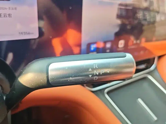 AITO Wenjie AITO M9 2025 Extended Range Ultra 52kWh 6-Seater — Фото автомобиля 13