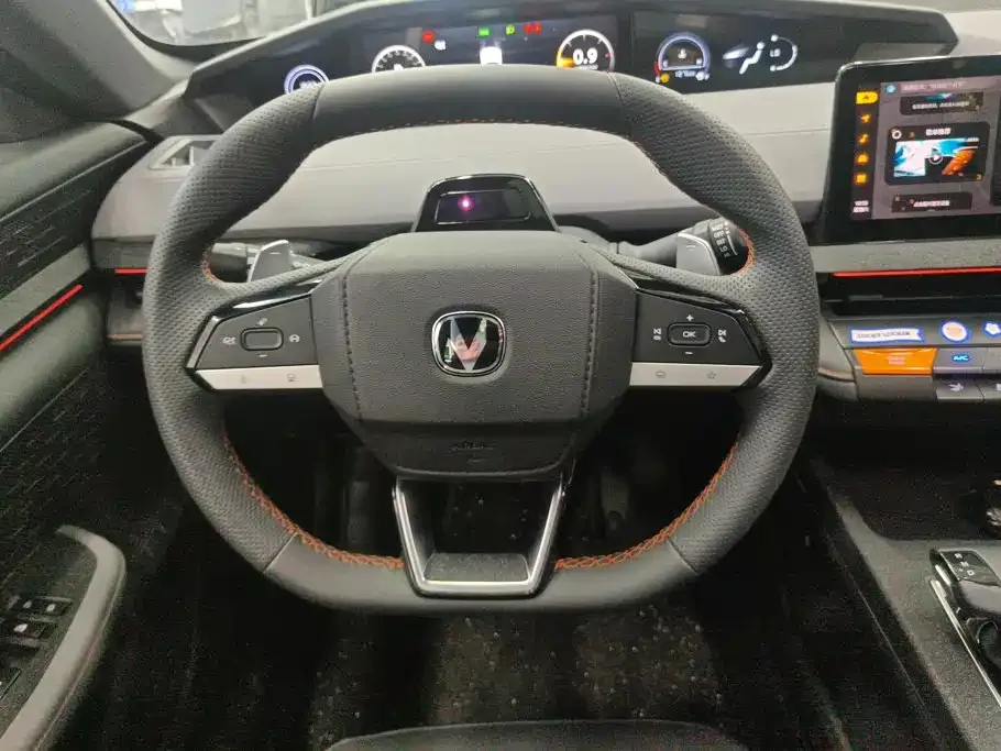 Changan Changan UNI-V 2022 1.5T Premium Model — Фото автомобиля 15
