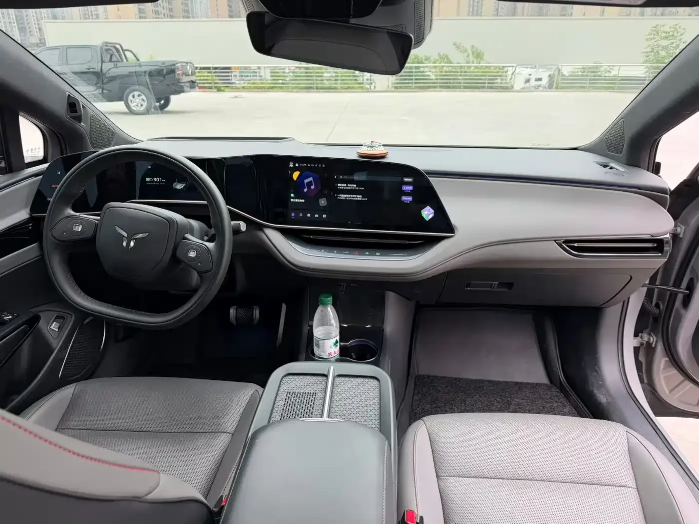 Hongqi Hongqi EH7 2025 640 AWD Smart Selection Edition — Фото автомобиля 4