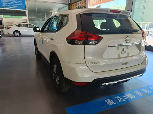 Nissan X-Trail — Фото автомобиля 7