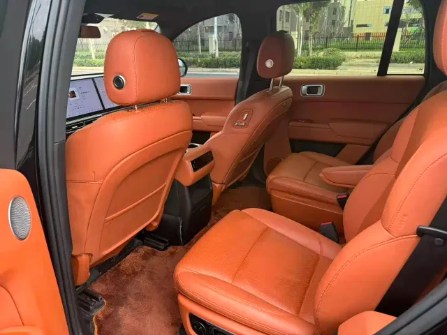 Li Auto L8 — Фото автомобиля 5