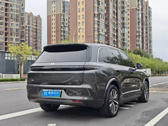 Li Auto L8 — Фото автомобиля 24