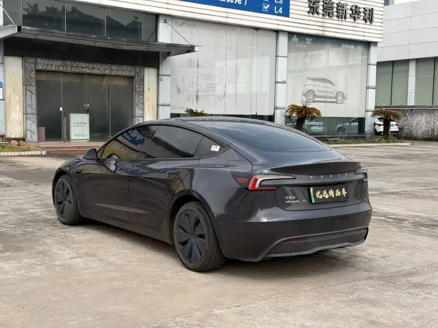 Tesla Model 3 — Фото автомобиля 13