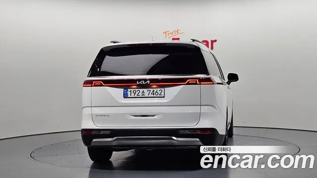 Kia Canival — Фото автомобиля 4