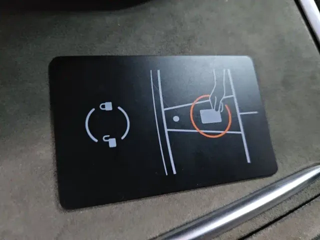 Tesla Model Y — Фото автомобиля 8