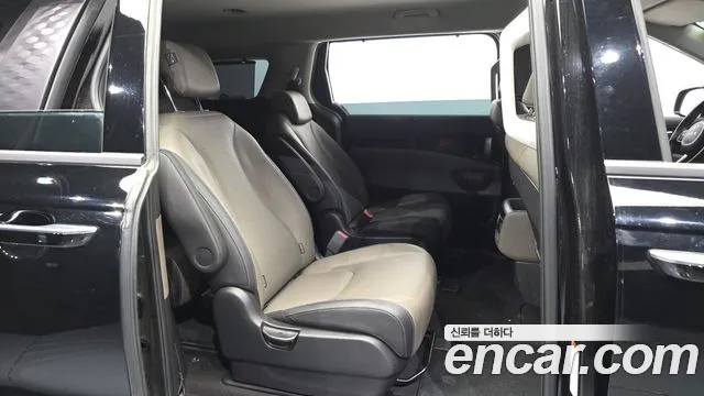 Kia Carnival 4th Gen — Фото автомобиля 18