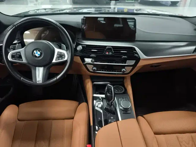 BMW 5 Series — Фото автомобиля 12