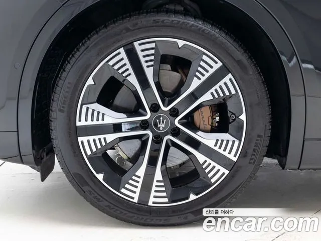 Maserati Grecale — Фото автомобиля 5