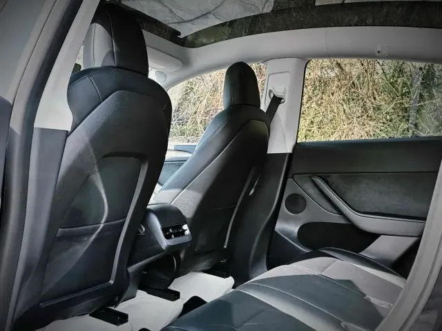 Tesla Model Y — Фото автомобиля 9