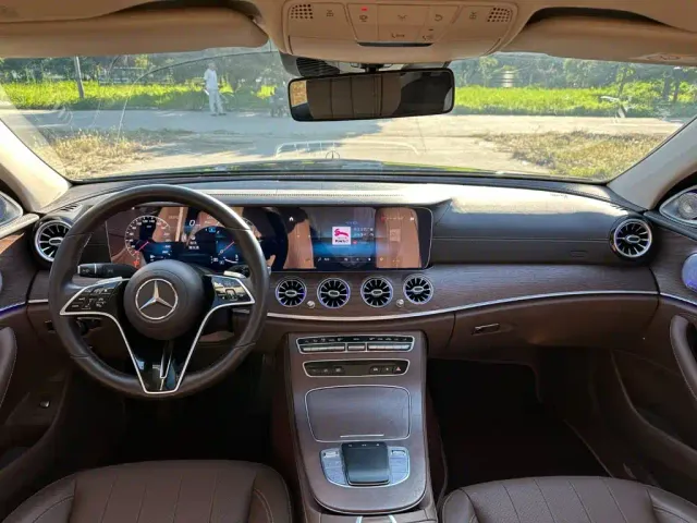 Mercedes-Benz E-Class — Фото автомобиля 10