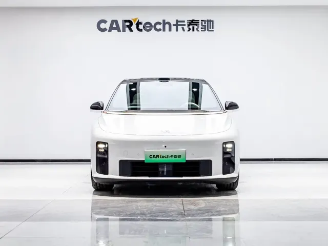 Фотография автомобиля — Li Auto i6