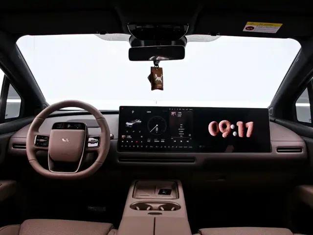 Li Auto i6 — Фото автомобиля 5