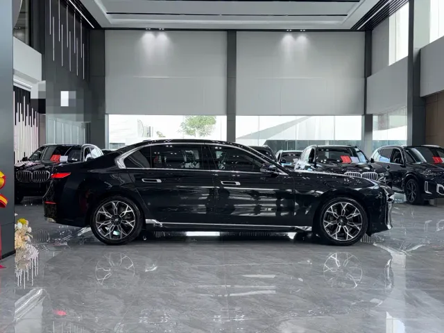 BMW 7 Series — Фото автомобиля 13