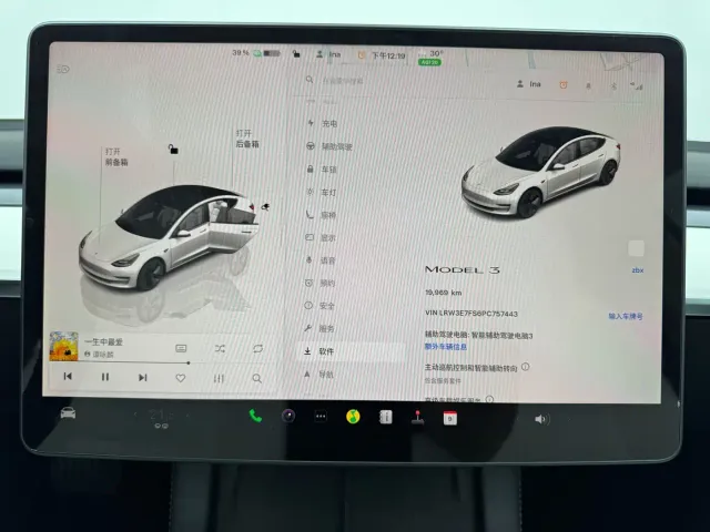 Tesla Model 3 — Фото автомобиля 12