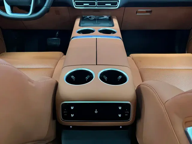 Li Auto L8 — Фото автомобиля 12