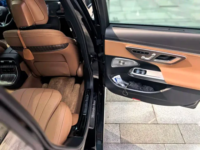 Mercedes-Benz E-Class — Фото автомобиля 21