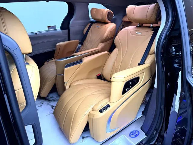 Toyota Sienna — Фото автомобиля 17