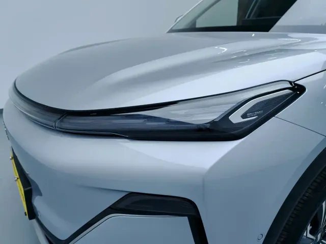 Geely Galaxy Starship 7 EM-i — Фото автомобиля 9