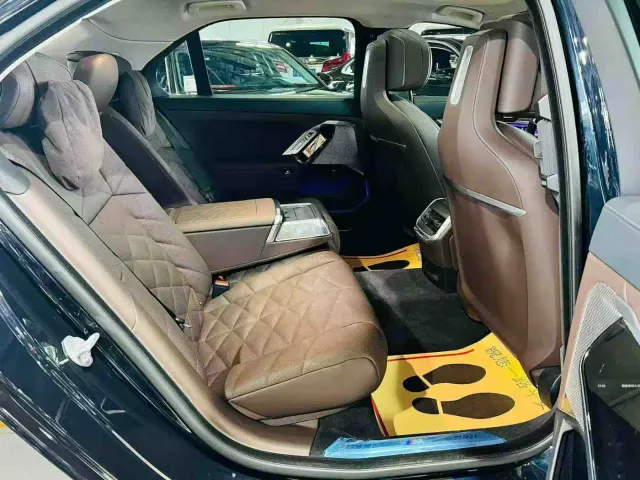 BMW 7 Series — Фото автомобиля 8
