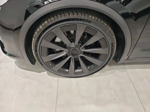 Tesla Model X — Фото автомобиля 22
