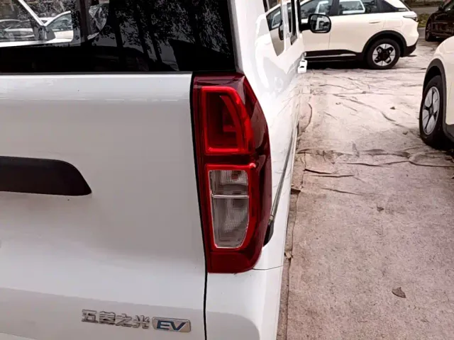 Wuling Zhiguang NEV — Фото автомобиля 7