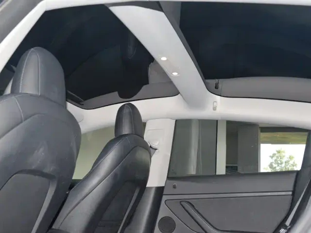 Tesla Model 3 — Фото автомобиля 9