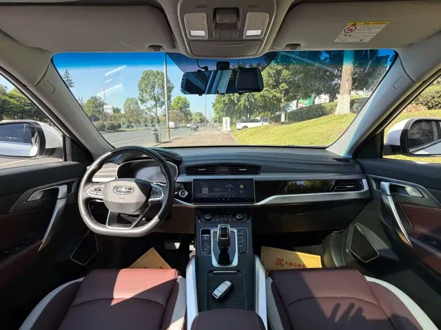 Geely Boyue — Фото автомобиля 13