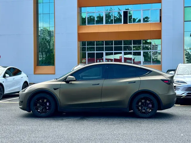 Tesla Model Y — Фото автомобиля 11
