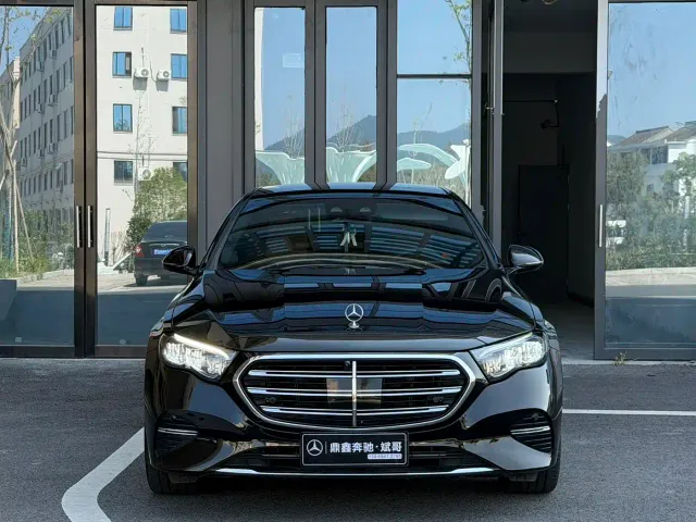 Mercedes-Benz E-Class — Фото автомобиля 2