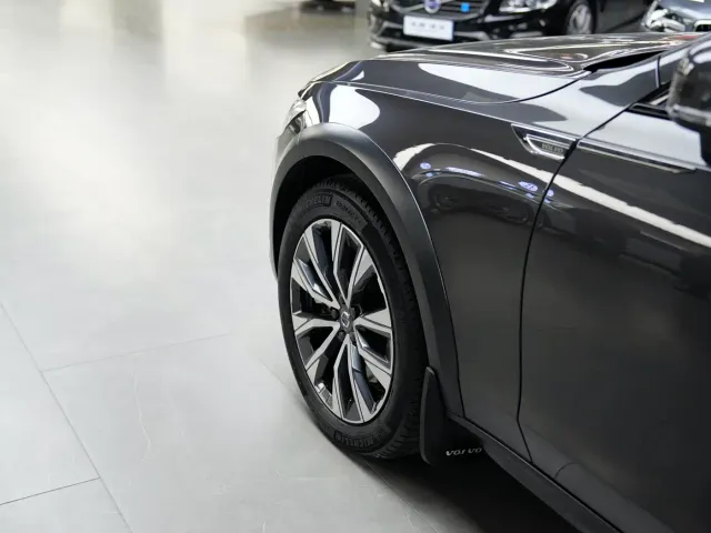 Volvo V90 — Фото автомобиля 7