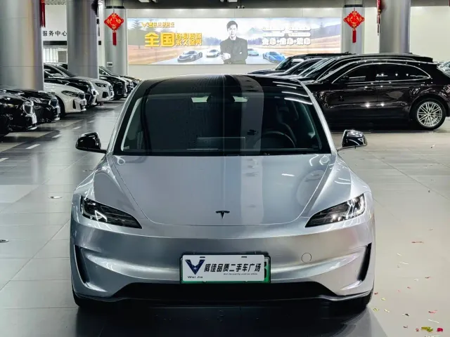 Tesla Model 3 — Фото автомобиля 2