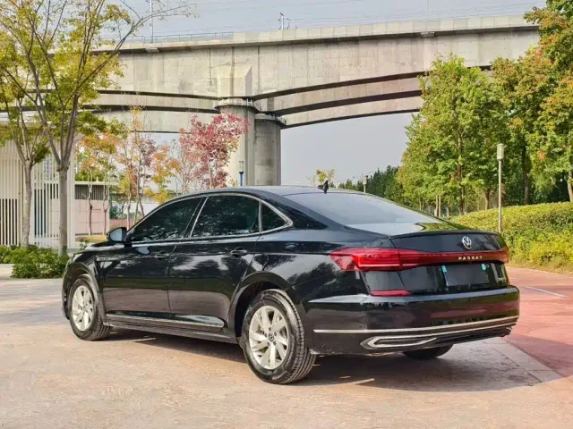Volkswagen Passat — Фото автомобиля 4