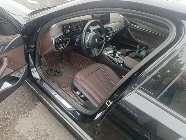 BMW 5 Series — Фото автомобиля 15