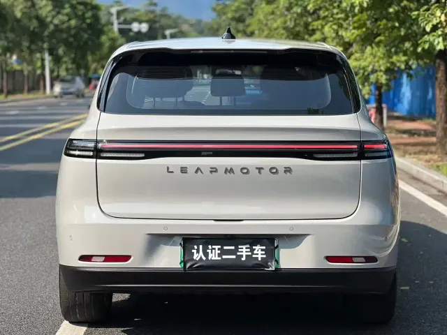 Leapmotor C10 — Фото автомобиля 4