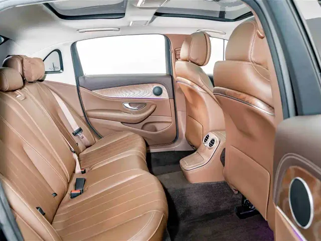 Mercedes-Benz E-Class — Фото автомобиля 20