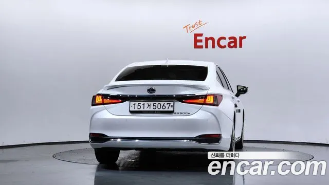Lexus ES — Фото автомобиля 4
