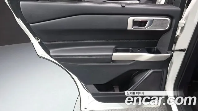 Ford Explorer — Фото автомобиля 22