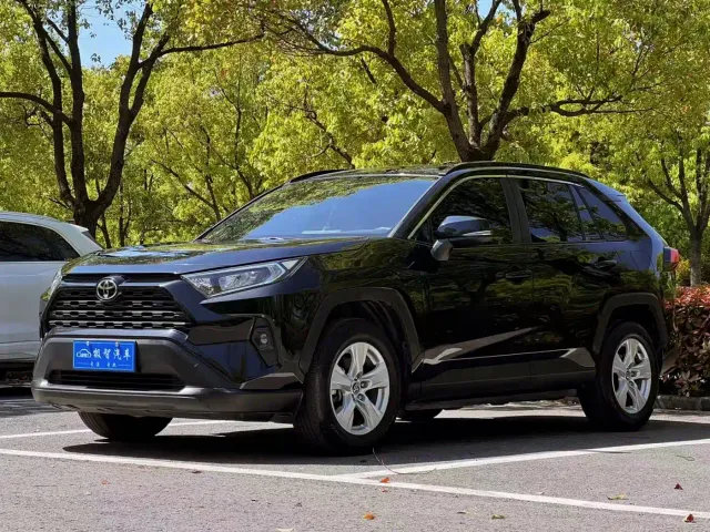 Фотография автомобиля — Toyota RAV4