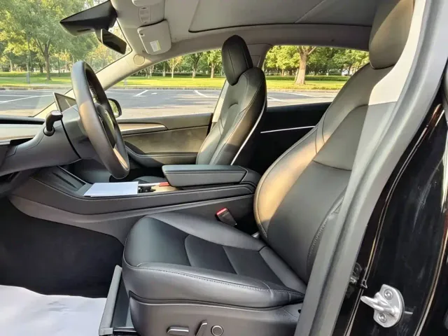 Tesla Model Y 2022 Rear-Wheel Drive Version — Фото автомобиля 8